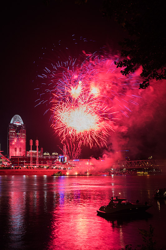 Fireworks over Ohio River, Cinncinati, OH, USA