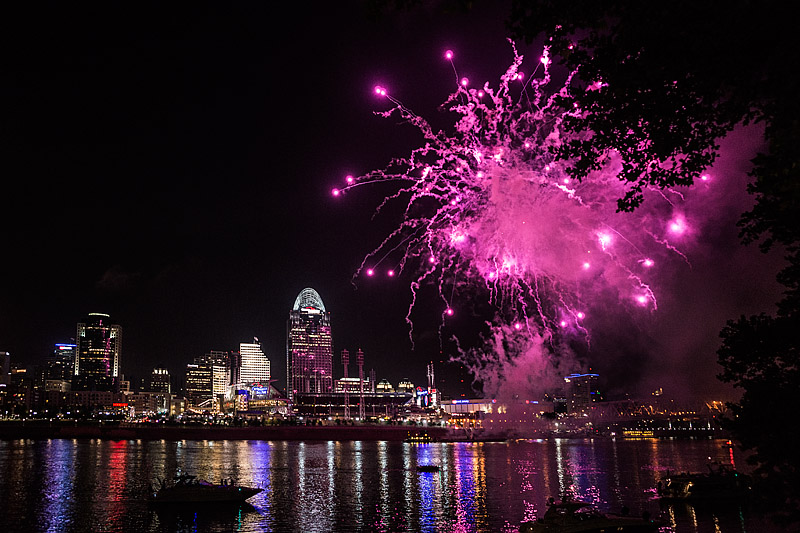 Fireworks over Ohio River, Cinncinati, OH, USA