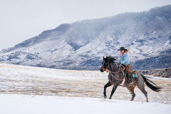 cowgirl-riding-Montana-uniquetravelphoto