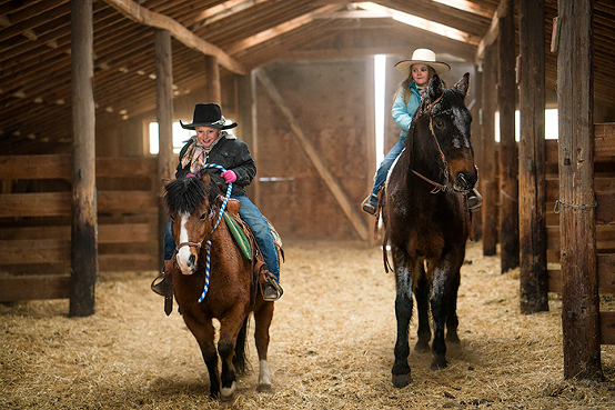 life-on-a-ranch-children-learning-ride-barn