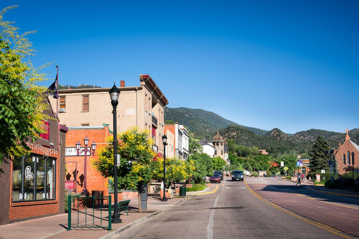 5 reasons why manitou springs makes a great entry to colorado