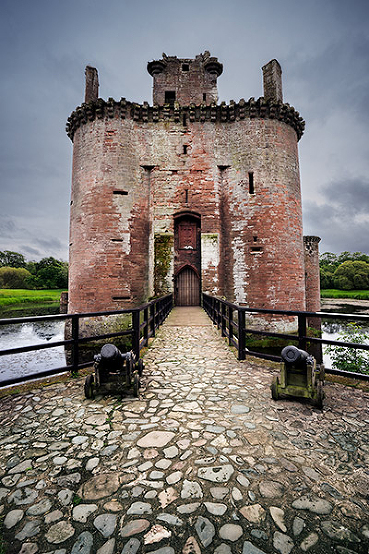 Caerlaverock Castle: Scotland's Triangular Fortress