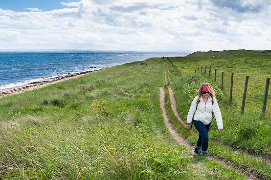 How to get to Lady's Walk in Fife by Bus or Train?