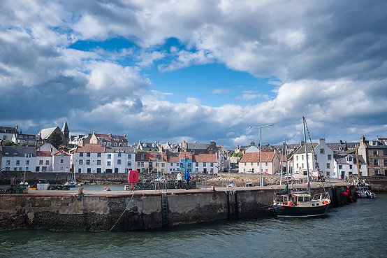 How to get to Lady's Walk in Fife by Bus or Train?