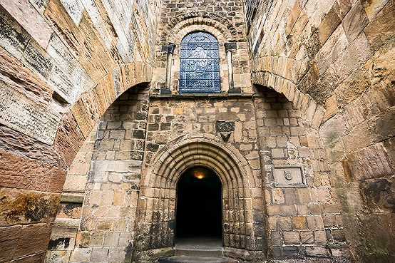 visit Dunfermline Abbey, Scotland