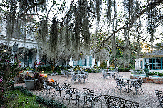 myrtles plantation courtyard