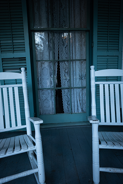 Spooky exterior of the haunted Myrtles Plantation, Lousiana