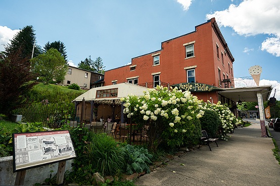 Purple Fiddle, THomas, off the eten path i West Virginia