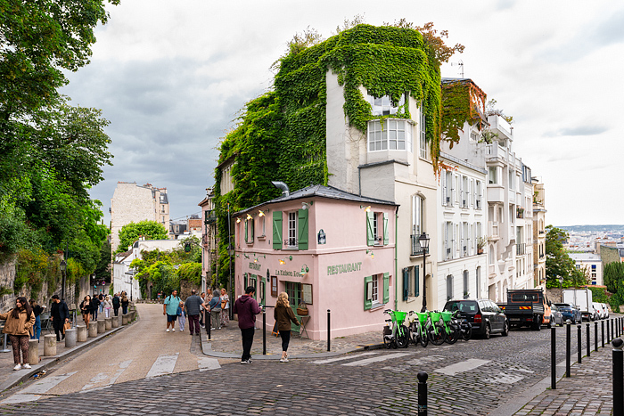 Montmartre, Girl