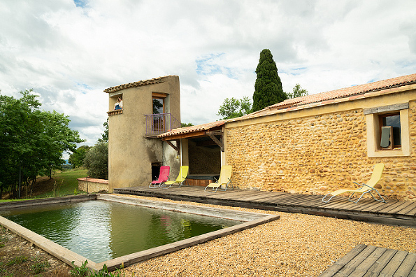 Valensole lodging in a former silo, France