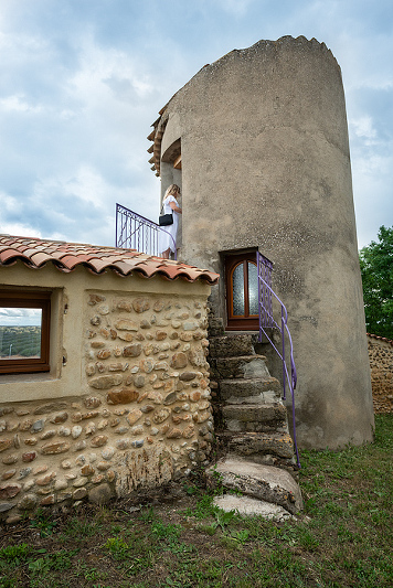 Valensole lodging in a former silo, France